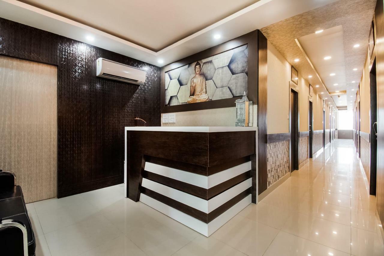 Oyo 45609 The Legend Inn Deluxe Danapur Exterior foto