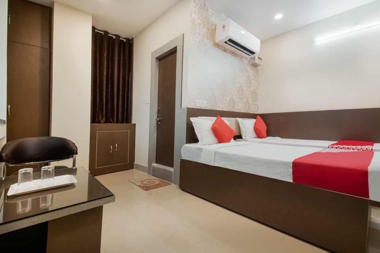 Oyo 45609 The Legend Inn Deluxe Danapur Exterior foto