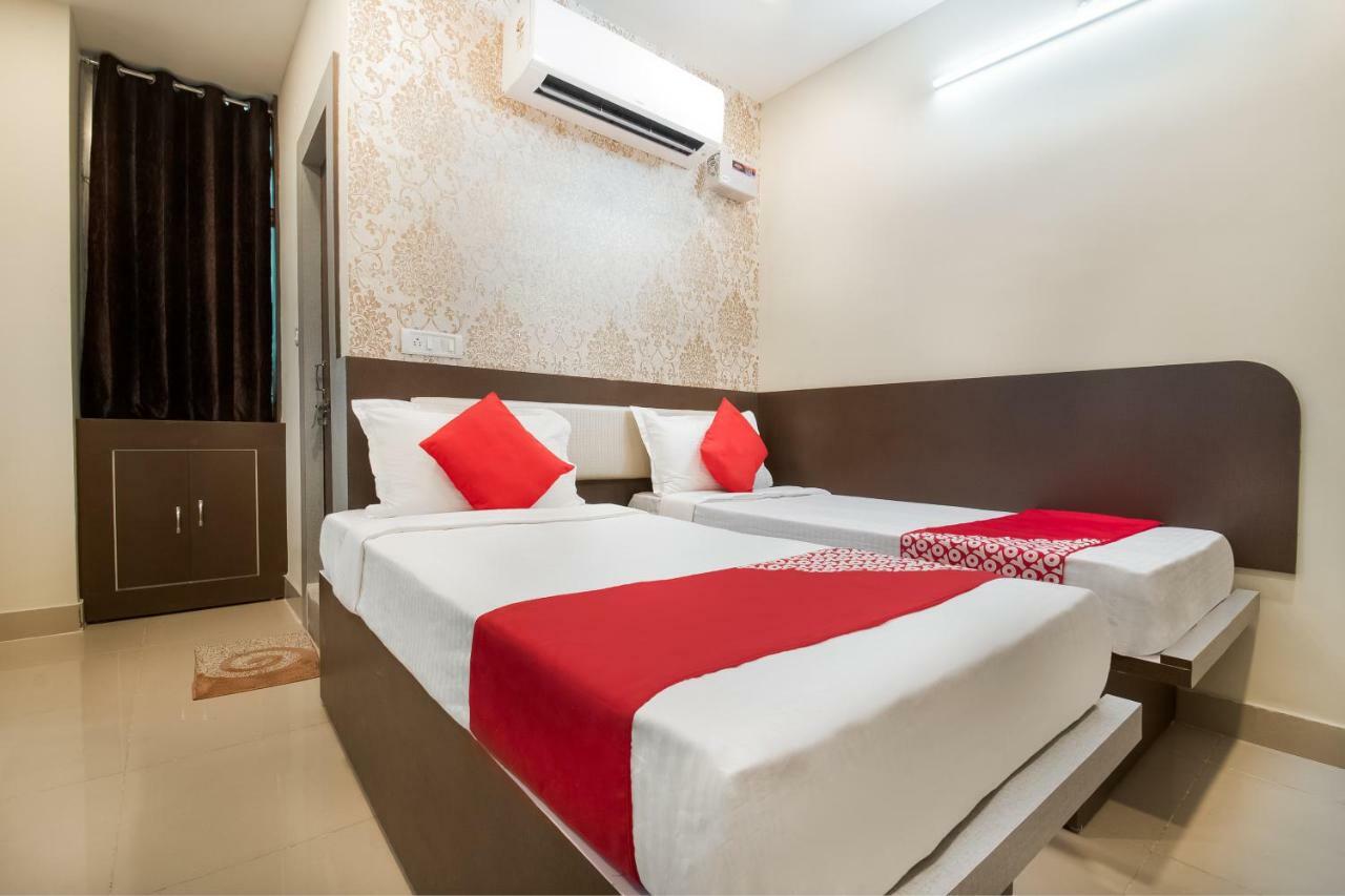 Oyo 45609 The Legend Inn Deluxe Danapur Exterior foto