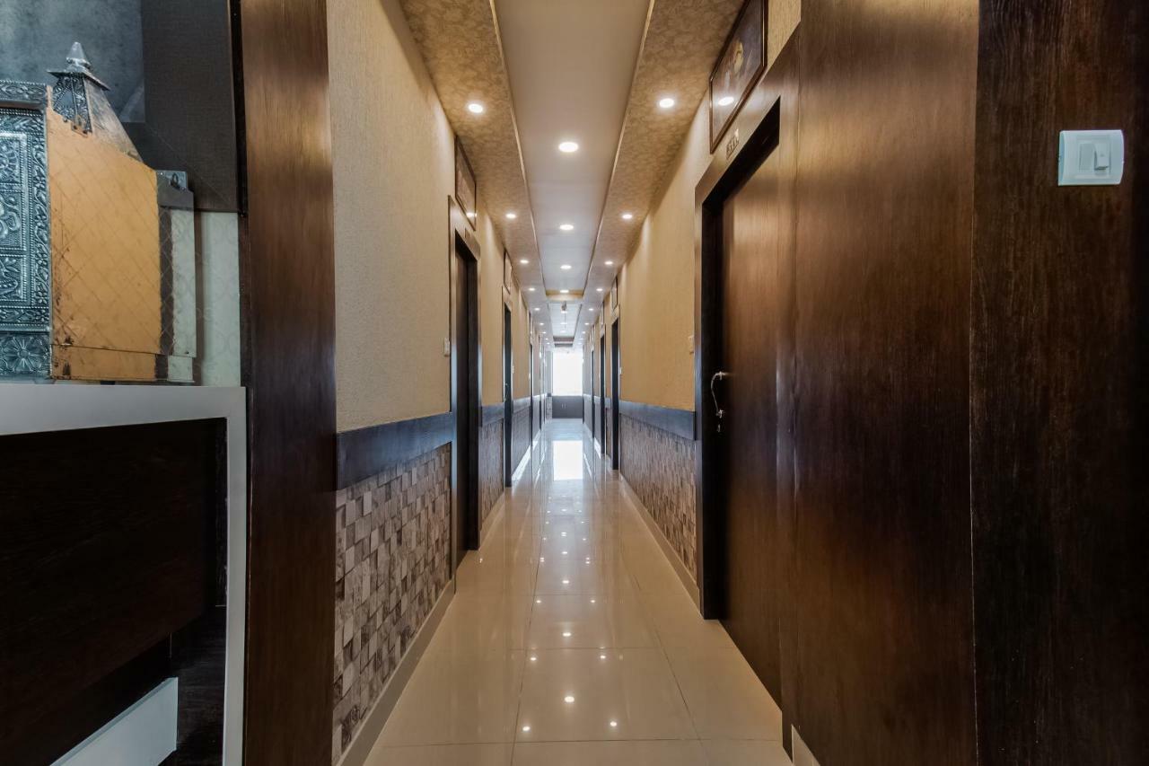Oyo 45609 The Legend Inn Deluxe Danapur Exterior foto